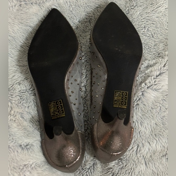 Lady Couture Pewter Mesh Heels, size 38 (7.5) - Picture 7 of 10